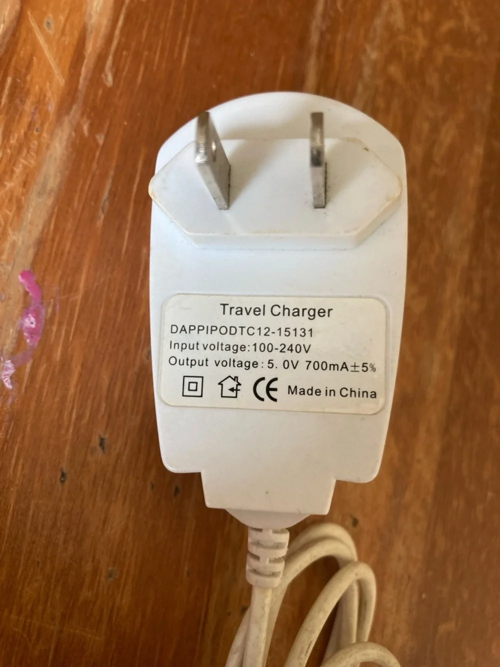 White Cell Phone Travel Charger Adapter with Cable